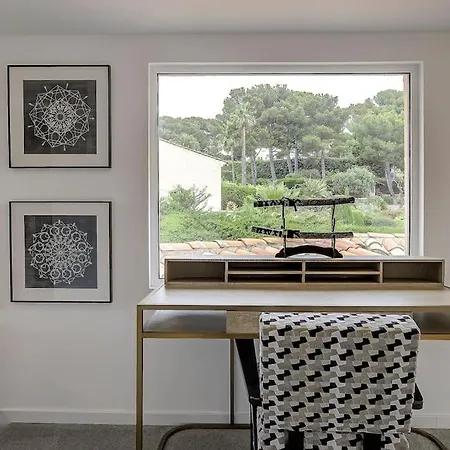 Julia First Вилла Валлорис