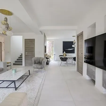 Julia First Вилла