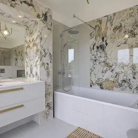 Julia First Вилла Валлорис