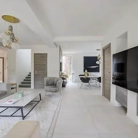 Villa Julia First *