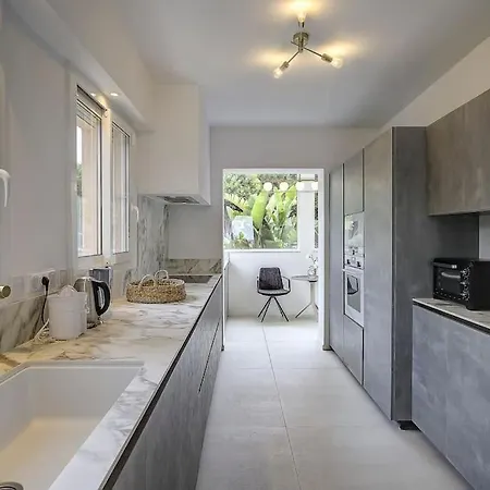 Julia First Вилла Валлорис