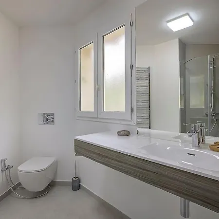 Julia First Vallauris