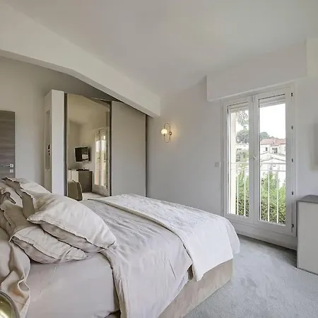 Julia First * Vallauris