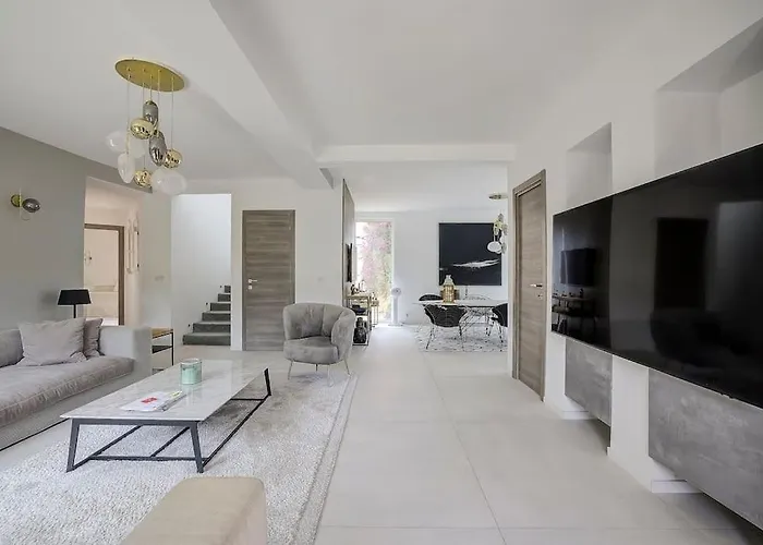 Villa Julia First *